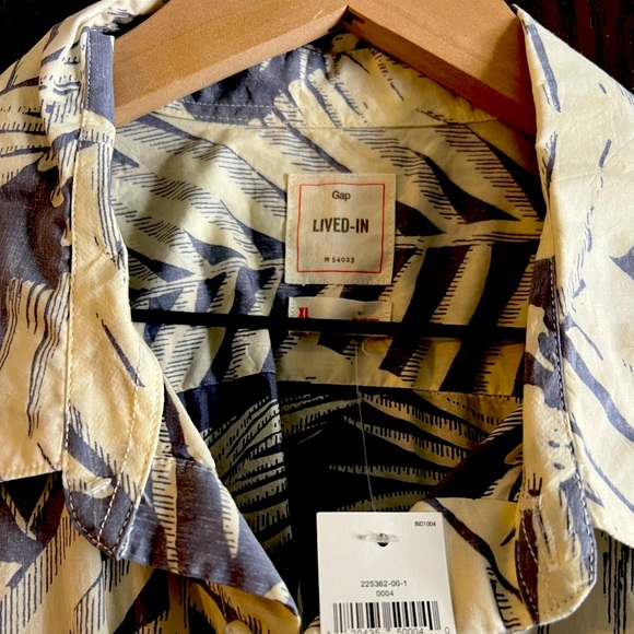 Gap Lived-In Hawaiian Shirt - Picture 3 of 3
